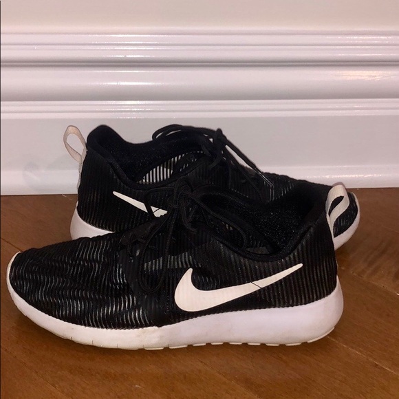 Nike Shoes - ❤️Nike sneakers- SIZE 5Y but fit like size 6.5!❤️